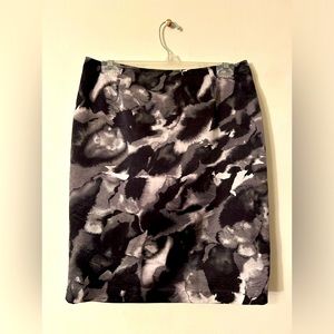 Jones New York Contemporary Black & White Skirt. Cotton & Silk blend size 10